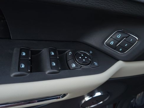 Used 2019 Ford Expedition Platinum image 32