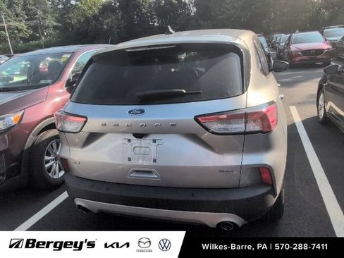 Used 2022 Ford Escape SE w/ Convenience Package FWD image 9