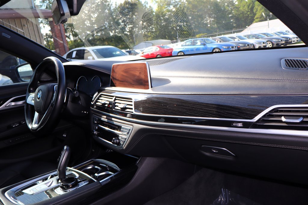 Used 2019 BMW 740i w/ Executive Package RWD image 15
