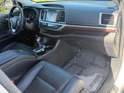 Used 2015 Toyota Highlander Limited FWD image 27