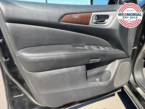 Used 2016 Nissan Pathfinder Platinum w/ Family Entertainment Package AWD/4WD image 5