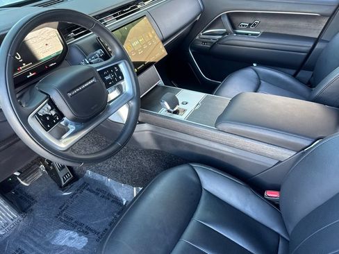 Used 2025 Land Rover Range Rover SE AWD/4WD image 9