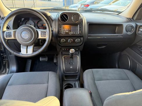 Used 2014 Jeep Patriot Latitude FWD image 30