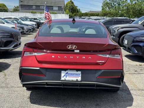 Certified 2025 Hyundai Elantra Limited FWD image 9