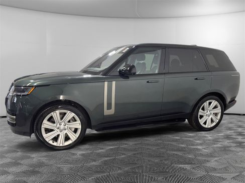 Used 2023 Land Rover Range Rover SE image 2