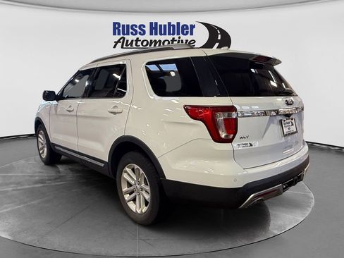 Used 2017 Ford Explorer XLT image 3