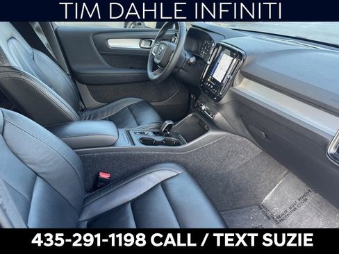 Used 2022 Volvo XC40 T5 Momentum image 16