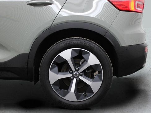 Certified 2025 Volvo XC40 B5 Plus AWD/4WD image 8
