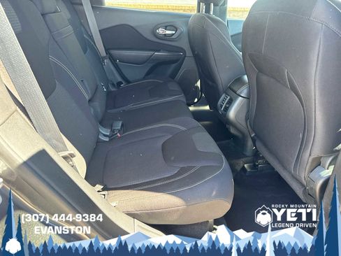 Used 2015 Jeep Cherokee Latitude AWD/4WD image 15