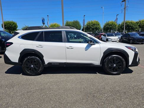 Used 2025 Subaru Outback Premium AWD/4WD image 2