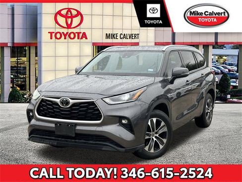 Used 2021 Toyota Highlander XLE image 1