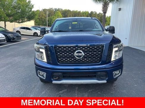 Used 2018 Nissan Titan PRO-4X w/ Pro-4x Convenience Package AWD/4WD image 5