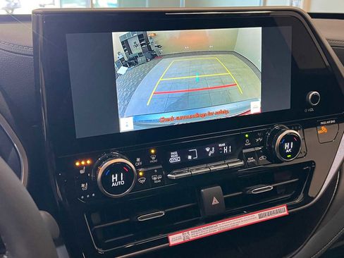 Certified 2025 Toyota Highlander Limited image 27