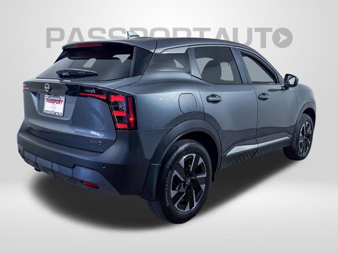 Used 2025 Nissan Kicks SV AWD/4WD image 8