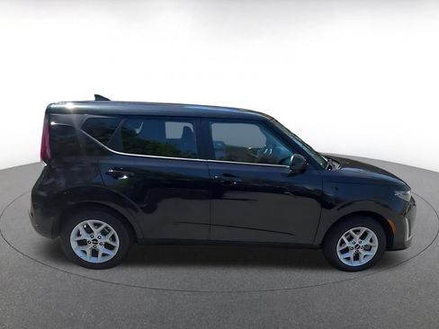 Used 2025 Kia Soul LX w/ LX Technology Package FWD image 15