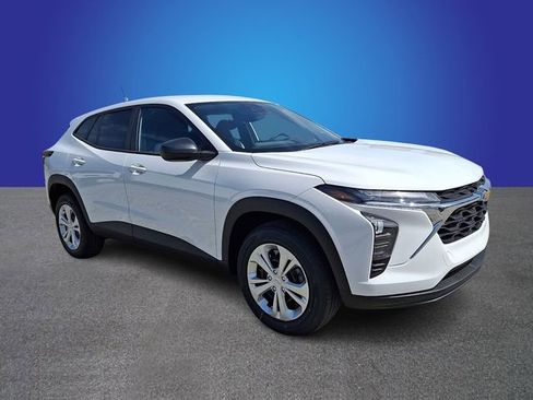 New 2026 Chevrolet Trax LS w/ Driver Confidence Package image 2