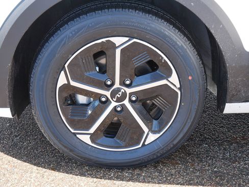 Certified 2023 Kia Niro LX image 16