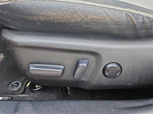 Used 2015 Toyota Camry SE image 16