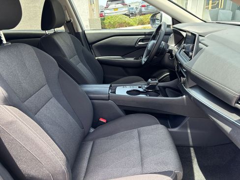 Used 2025 Nissan Rogue SV FWD image 38