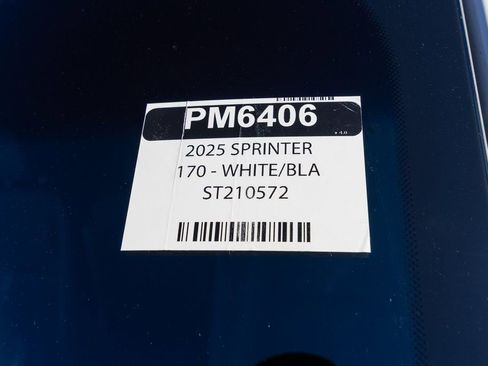 Used 2025 Mercedes-Benz Sprinter 2500 image 31