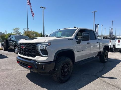 New 2026 Chevrolet Silverado 2500 ZR2 w/ LPO, Dark Essentials Package image 7