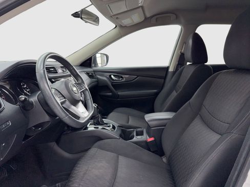 Used 2017 Nissan Rogue SV w/ SV Premium Package image 17