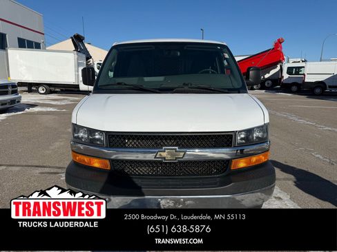Used 2017 Chevrolet Express 3500 image 8
