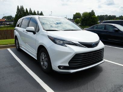Used 2025 Toyota Sienna XLE