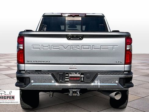 Used 2024 Chevrolet Silverado 2500 LTZ w/ LTZ Convenience Package image 4