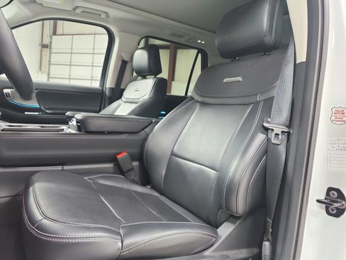 Used 2025 Ford Expedition Max Platinum AWD/4WD image 10