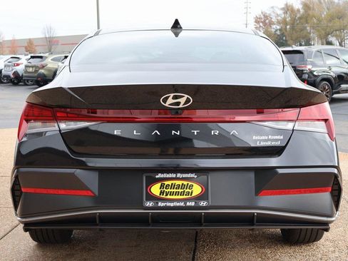 New 2025 Hyundai Elantra Limited image 5