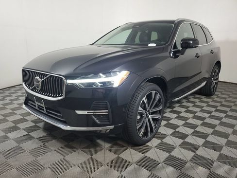 Certified 2023 Volvo XC60 B5 Ultimate w/ Climate Package FWD image 4