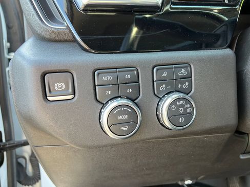 Used 2025 GMC Sierra 2500 SLT w/ SLT Premium Package AWD/4WD image 22