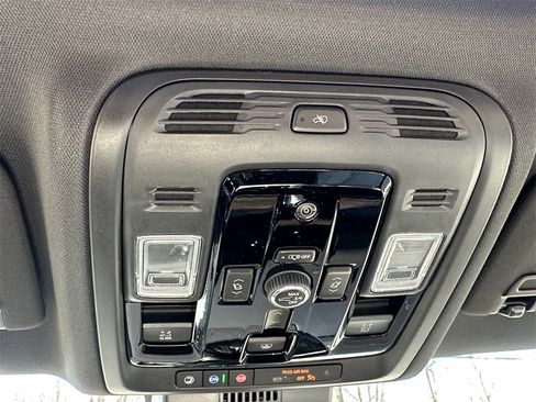 New 2026 Chevrolet Suburban Premier image 19