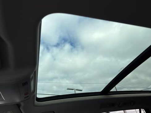 Used 2019 Volkswagen Tiguan SEL Premium w/ 3rd Row Seat Package image 28