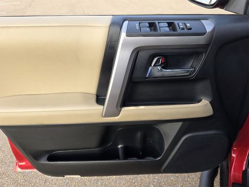 Used 2021 Toyota 4Runner SR5 Premium image 22