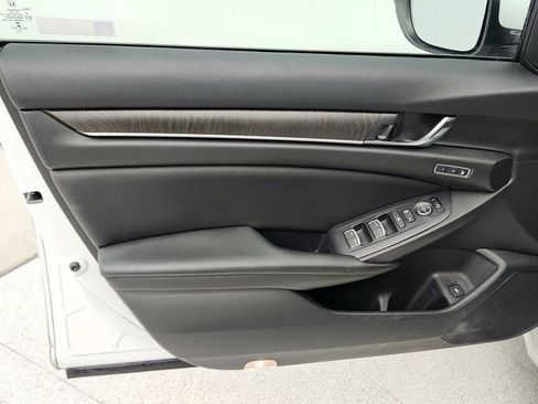 Used 2019 Honda Accord Touring image 11