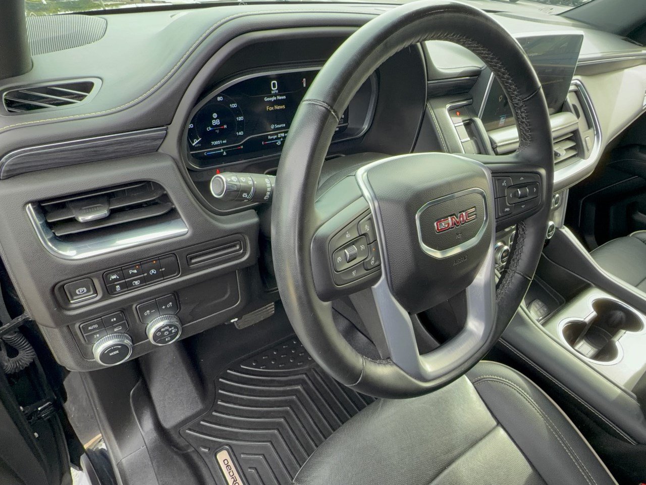 Used 2023 GMC Yukon XL SLT w/ SLT Luxury Package AWD/4WD image 4