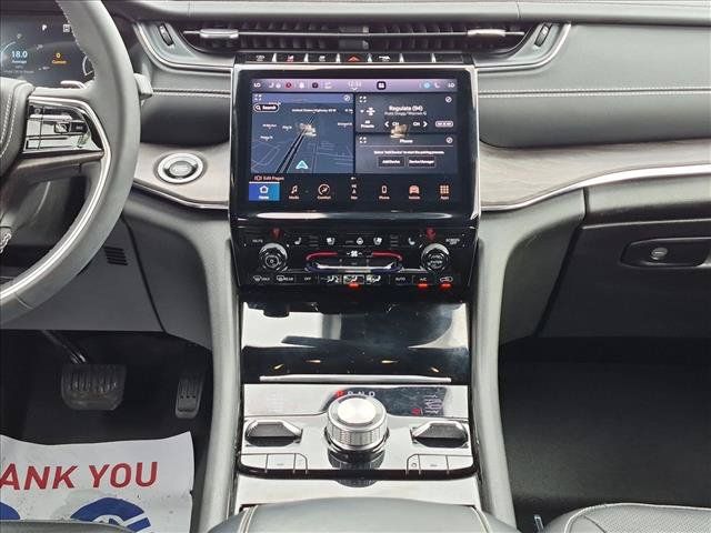 Used 2023 Jeep Grand Cherokee Overland AWD/4WD image 15