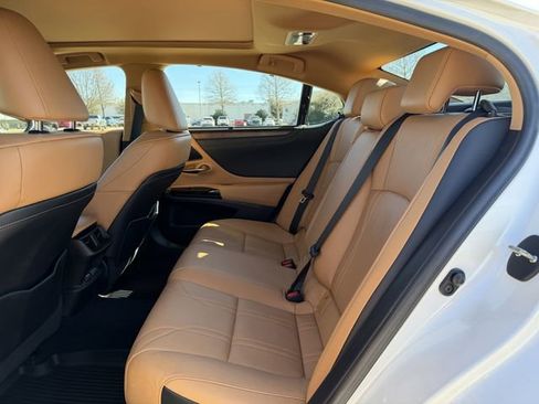 Used 2022 Lexus ES 350 Ultra Luxury w/ Accessory Package 2 image 29