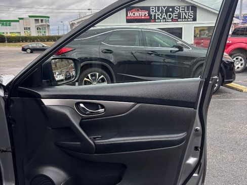 Used 2015 Nissan Rogue SV image 33