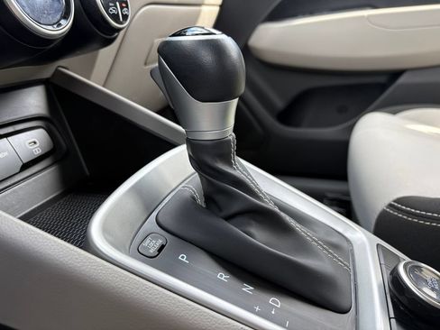 Used 2022 Hyundai Venue Limited FWD image 26