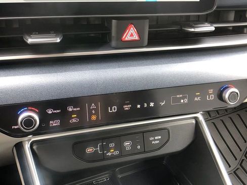 New 2026 Kia Carnival EX image 19