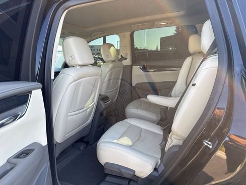 Used 2022 Cadillac XT6 Premium Luxury image 10