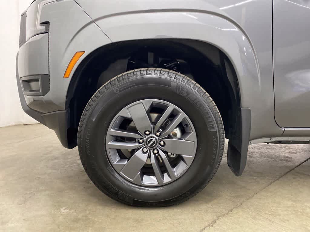 Used 2025 Nissan Frontier SV AWD/4WD image 10