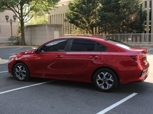 Used 2020 Kia Forte LXS FWD image 9