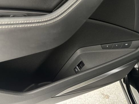 Used 2020 Audi e-tron Premium Plus image 17