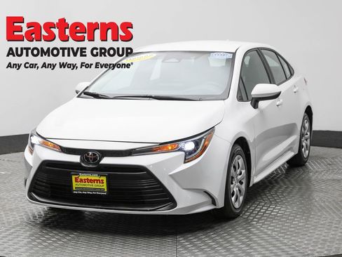 Used 2024 Toyota Corolla LE FWD image 1