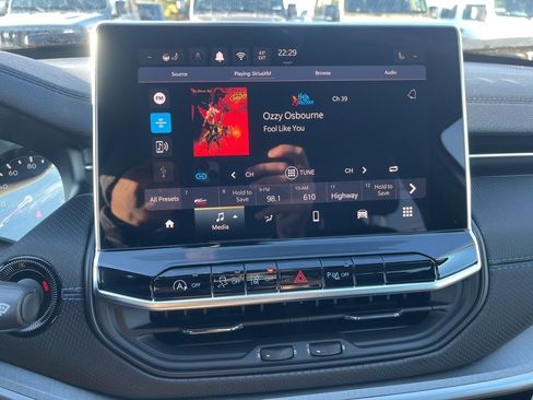 New 2026 Jeep Compass Limited image 25