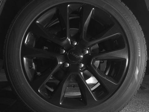 Used 2018 Jeep Grand Cherokee Altitude image 11